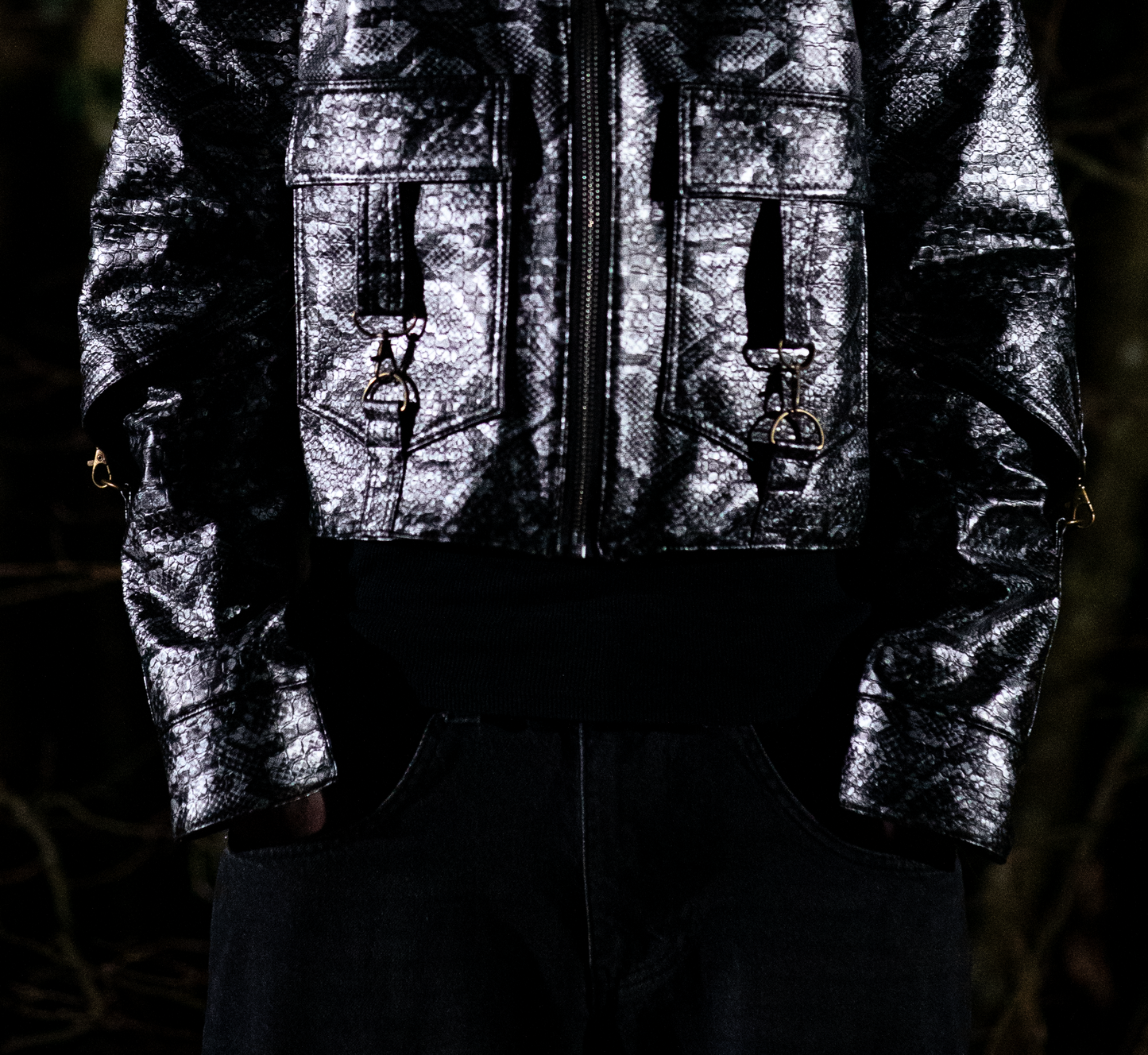 V2 - Black and White croco